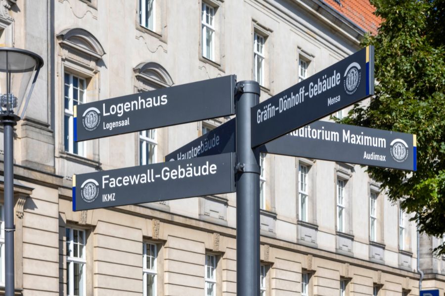 neu-an-der-viadrina2-wegweiser-euv2456